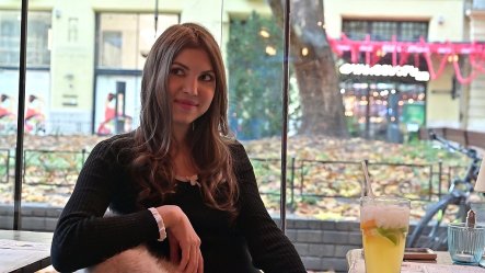 Adventurous Tourist Alice Xo Hooks up With Waiter for No Strings Anal Gp3270 small screenshot