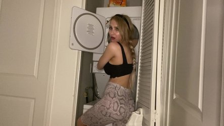 Stuck In the Dryer Exposed Pussy Play small screenshot